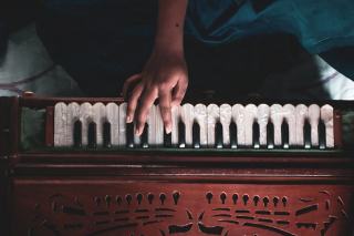 Instruments de musique asiatiques : koto, erhu, sitar