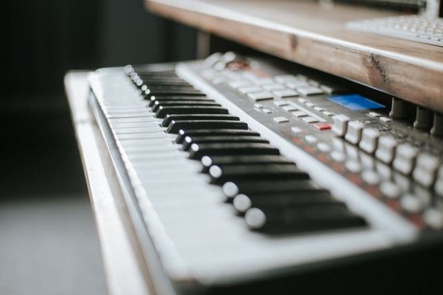 Le clavier arrangeur : tout comprendre avant d'en acheter un d'occasion Le clavier arrangeur : tout comprendre avant d'en acheter un d'occasion