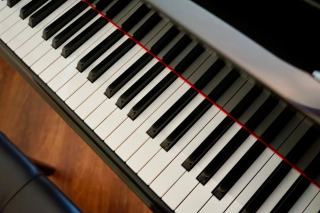 Piano droit d'occasion : hauteur, marques et contrôles