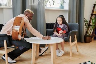 Cours d'instrument de musique pour enfant : tarifs et options
