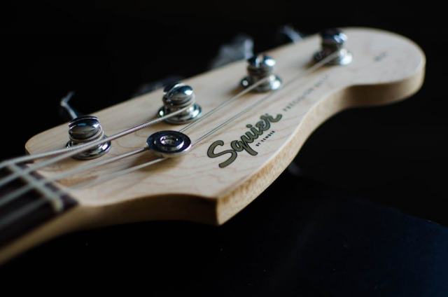 La guitare électrique semi-hollow : le meilleur des deux mondes