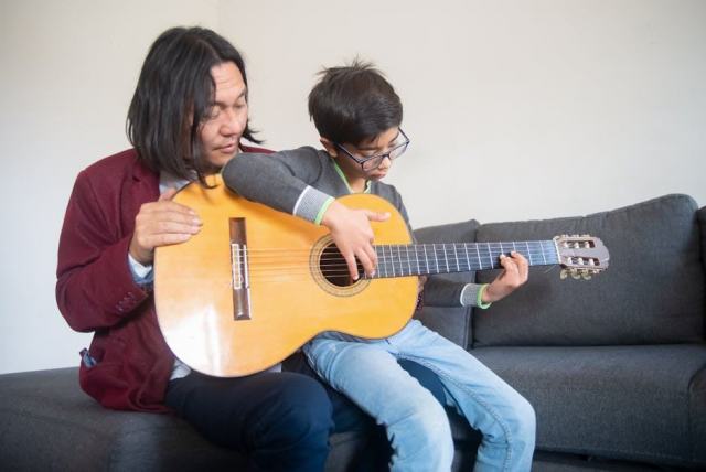 Pourquoi apprendre la guitare : des raisons valables pour tous les âges